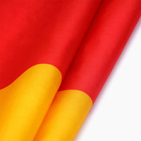 Thumbnail for Gefalteter Stoff mit glatter Oberfläche in den Farben Rot und Gelb