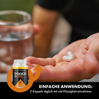 Thumbnail for Hand mit zwei Kapseln neben Wasserglas und Einnahmehinweis für Force Fuel Forte mit 2 Kapseln täglich
