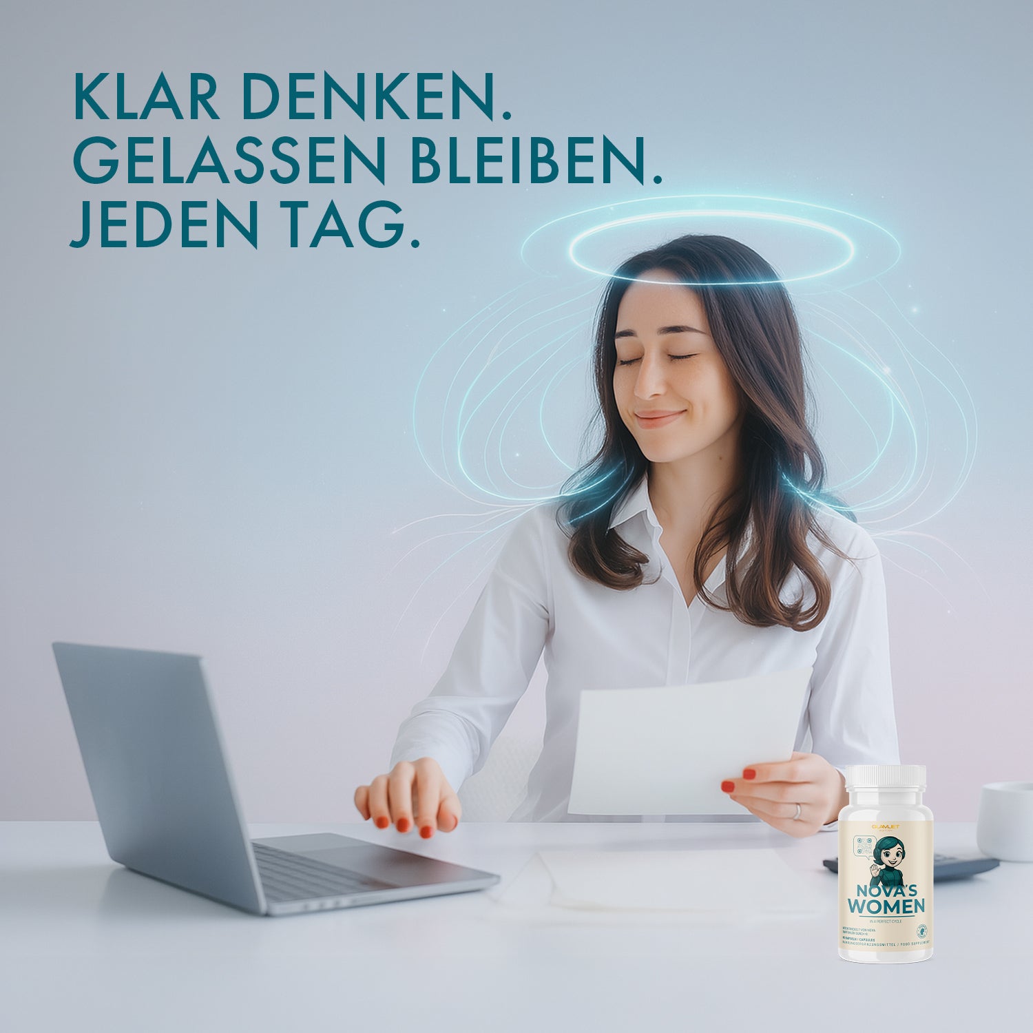 Frau mit dunklem Haar am Schreibtisch vor Laptop mit Dose NOVA'S WOMEN rechts im Bild