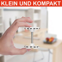Thumbnail for Weiß-silberner Handyhalter mit Saugnäpfen wird von Hand vor unscharfem Hintergrund präsentiert