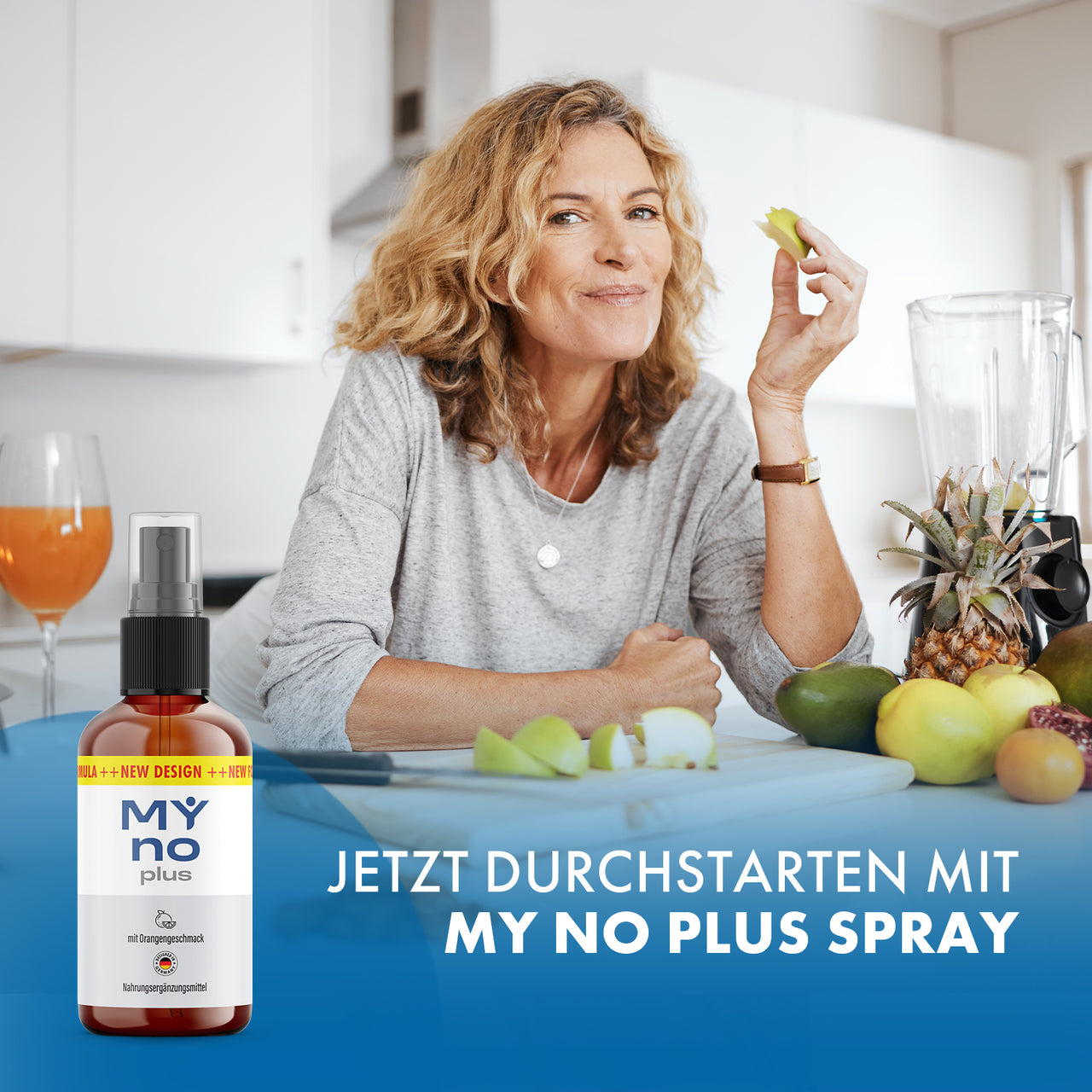 My No Plus Spray mit brauner Sprühflasche neben einer Frau in der Küche mit Obst und Gemüse