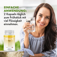 Thumbnail for Frau hält ein Wasserglas neben Neo N Caps Dose, dazu Einnahmehinweis: 2 Kapseln täglich zum Frühstück