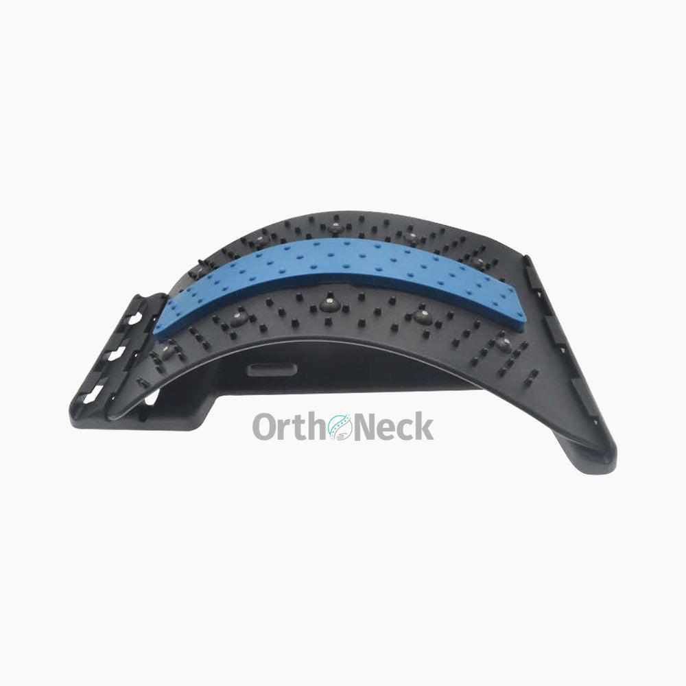 Seitlich gezeigte schwarze Streckhilfe mit Noppen und blauem Polsterstreifen auf weißem Hintergrund