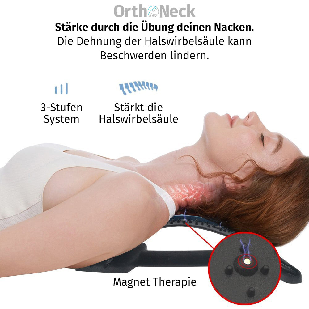 Frau liegt rücklings auf ergonomischer Nackenstütze mit Magnetpunkten und blauer Einsatzfläche