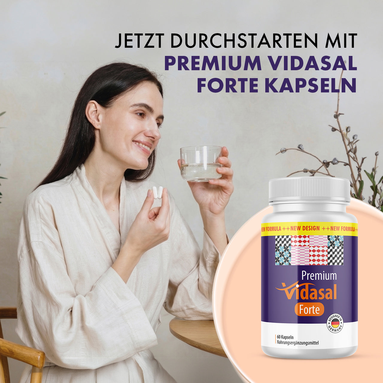 Frau mit Glas und Kapsel, Premium Vidasal Forte und Text im Bild