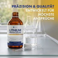 Thumbnail for Braune Lithium Orotat Lösung Flasche mit Becherglas, Pipette und Laborgefäßen im Hintergrund