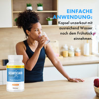 Thumbnail for Frau in Küche trinkt Wasser neben Sciatic Aid Forte mit Anwendungshinweis zur Einnahme nach Frühstück