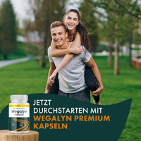 Thumbnail for Fröhliches Paar im Park, Frau auf dem Rücken des Mannes, daneben Wegolyn Premium und Werbetext