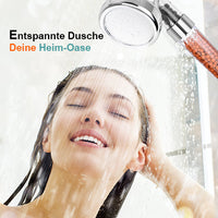 Thumbnail for Nahaufnahme einer Frau unter laufendem Wasser aus silbernem Duschkopf mit orangenen Kügelchen